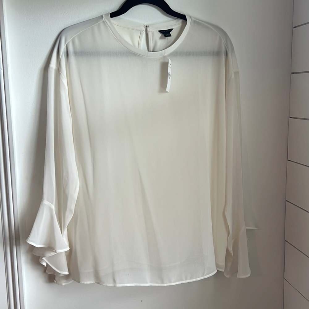 Ann Taylor cream long sleeve blouse. Size M. NWT.